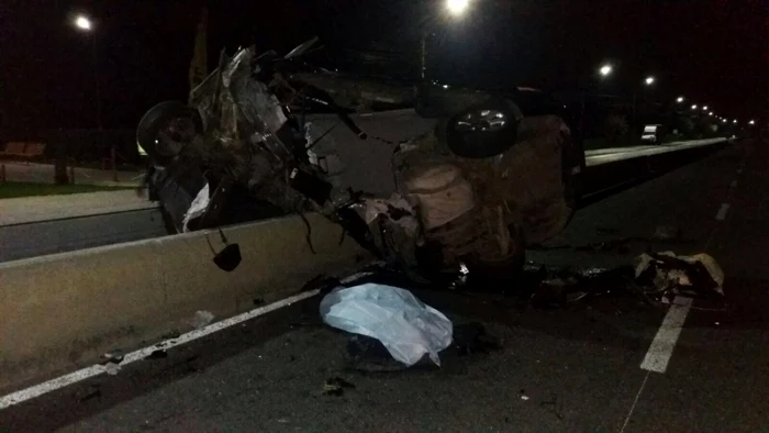 În urma accidentului, şoferul a murit pe loc