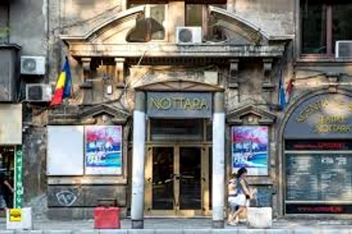 
    Teatrul Nottara are sediul la parterul unui bloc aflat pe lista imobilelor aflate în pericol de prăbușire la cutremur  