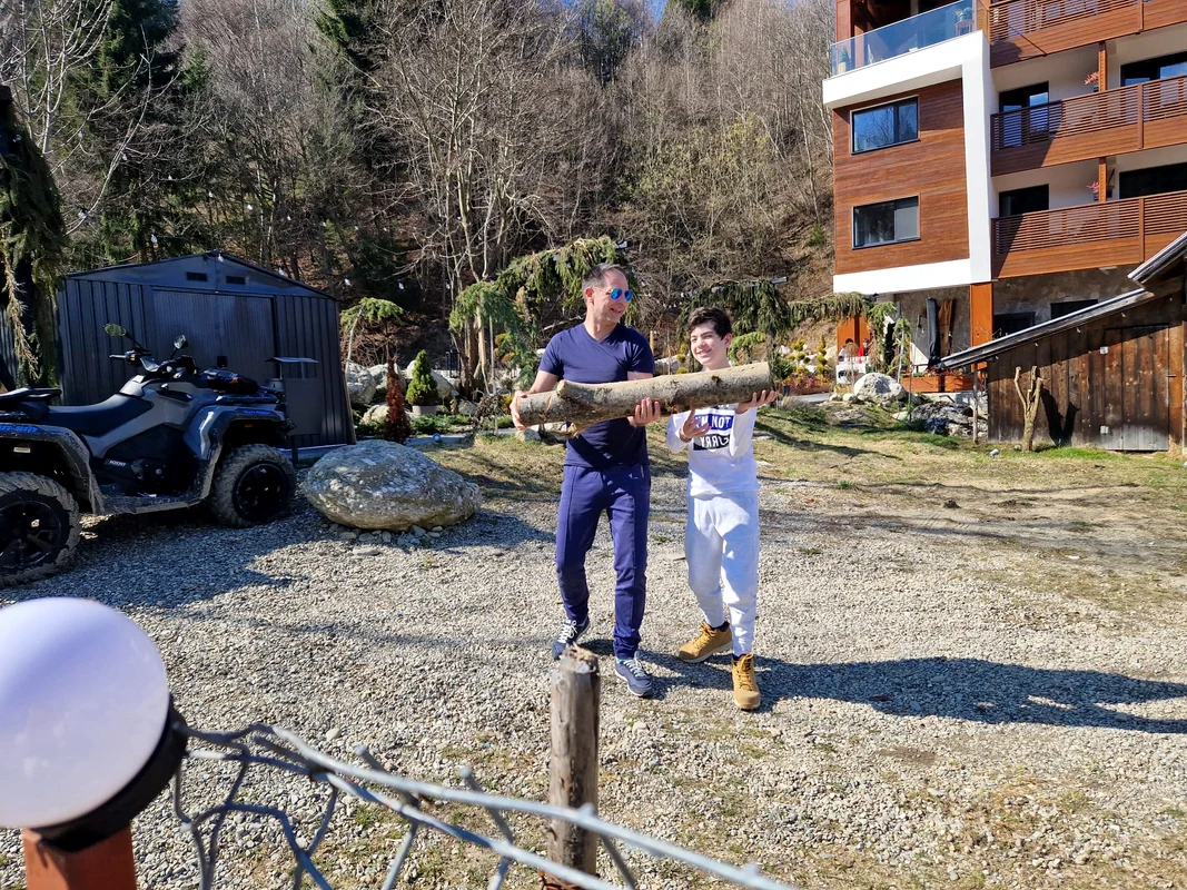 Click! a intrat în posesia acestor imagini de colecție cu familia lui Dan Negru