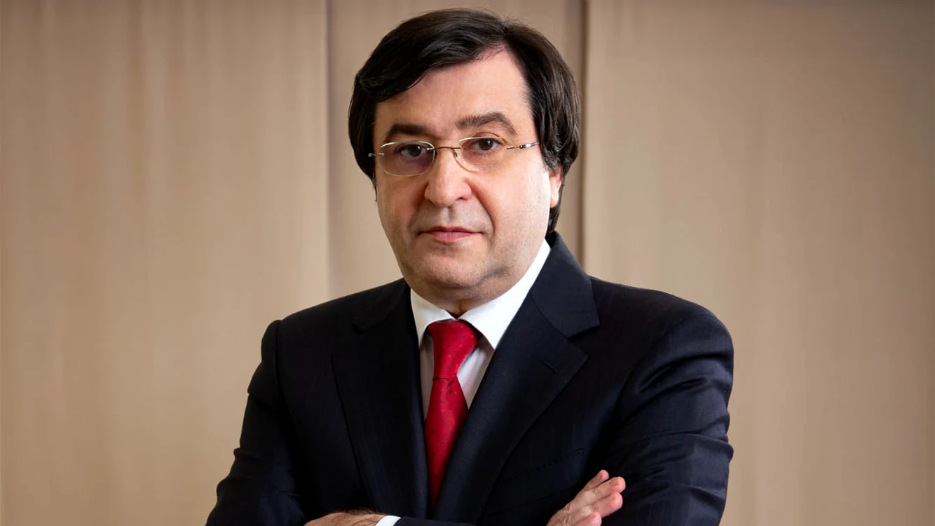 Cristian Erbaşu are 52 ani şi o familie superbă