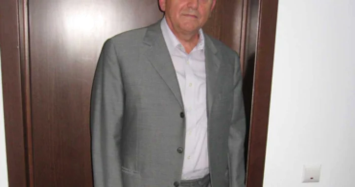 Suceava: PORTRET: Emil Simion: „Trebuie să iubeşti elevul“