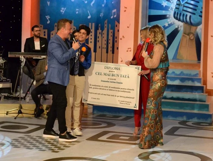 
    Adrian Enache, pentru prima oară împreună cu cei doi copii ai săi la o emisiune de televiziunefoto: National TV  