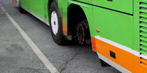 autocar fara o roata FOTO noen at jpeg