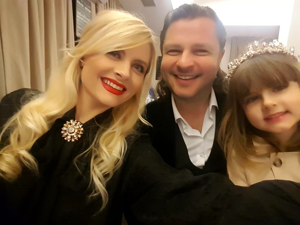 Ianna, soţul ei, octavian Dobrotă, şi fetiţa lor, Erika Maria