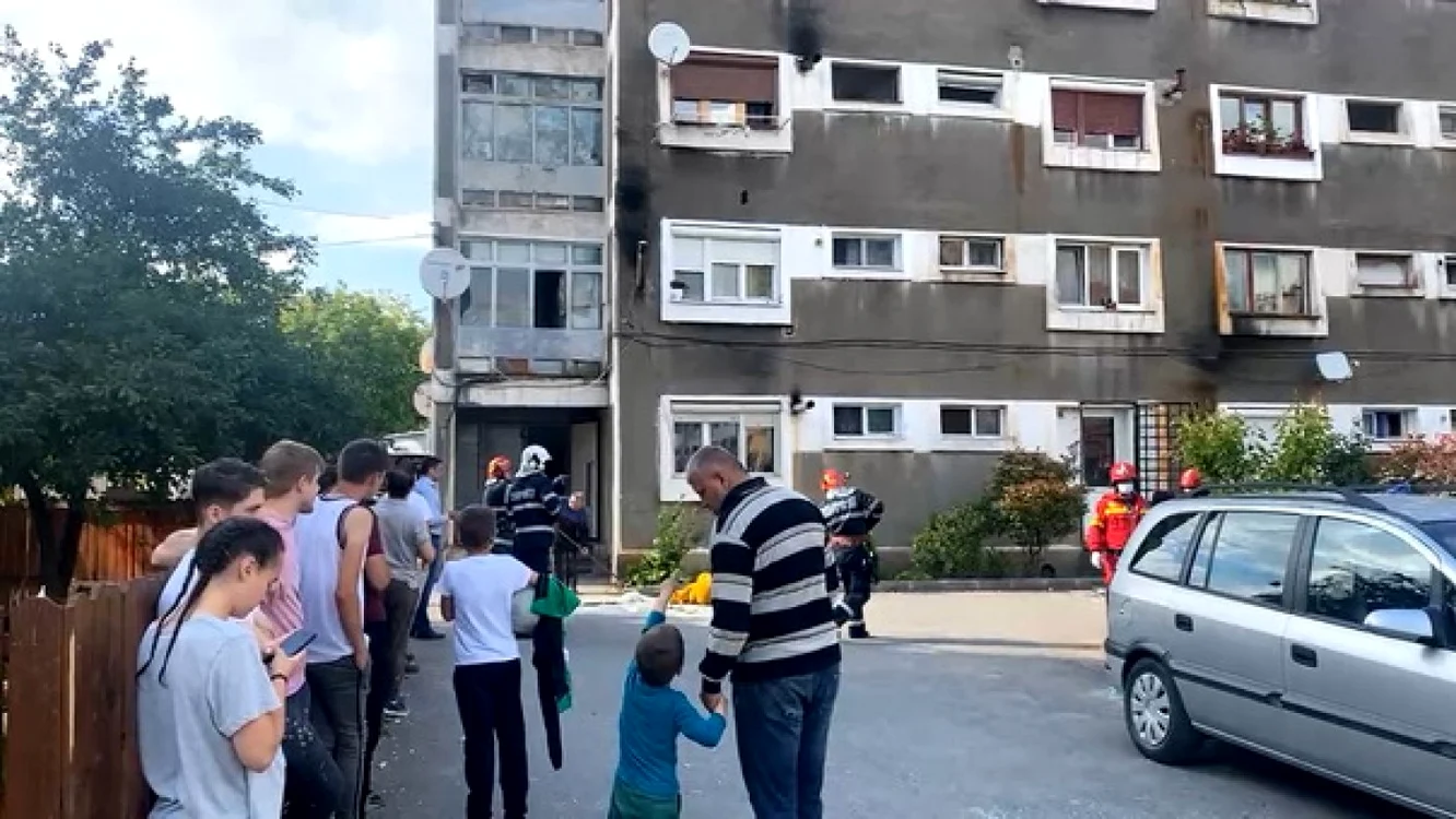 Explozie intr-un bloc din oraşul Ştei