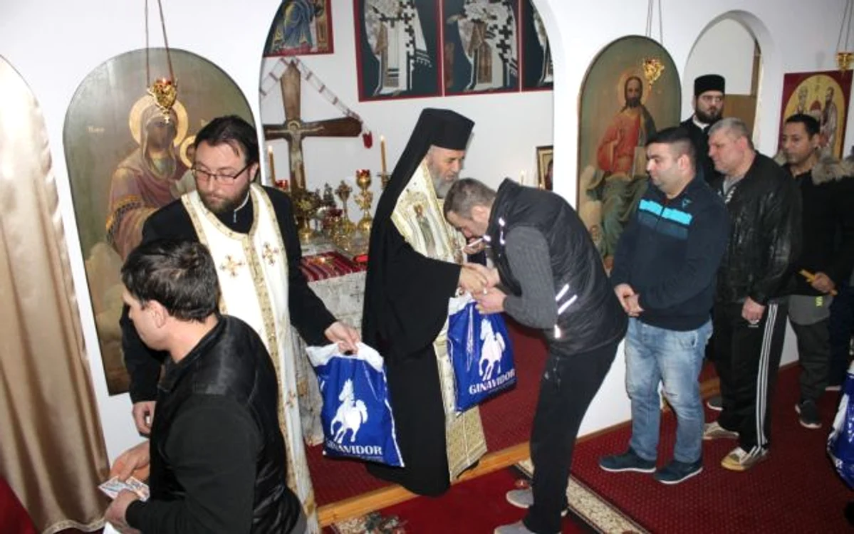 Daruri de la Biserică pentru deţinuţi FOTO Daniel Lare
