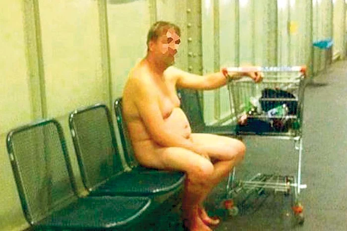 Aische Pervers (27 de ani) şi Micaela Schaefer (30 de ani) au ţinut morţiş să se acopere cu şarpe şi frunze, exact ca Eva (Foto: photoland/wenn)