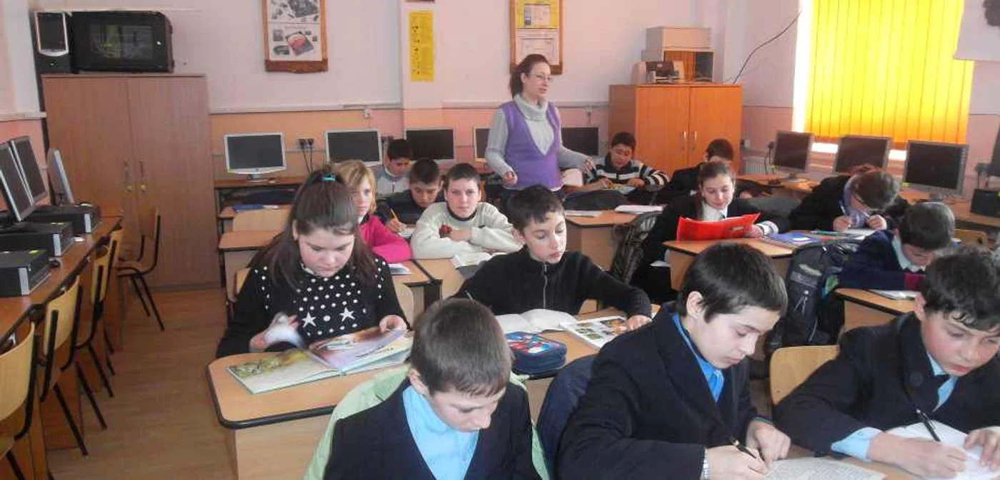 Cătălina Nedelcu a fost una dintre puţinele profesoare care şi-a ţinut ieri orele. Foto: Bogdan Nistor