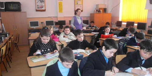 Cătălina Nedelcu a fost una dintre puţinele profesoare care şi-a ţinut ieri orele. Foto: Bogdan Nistor