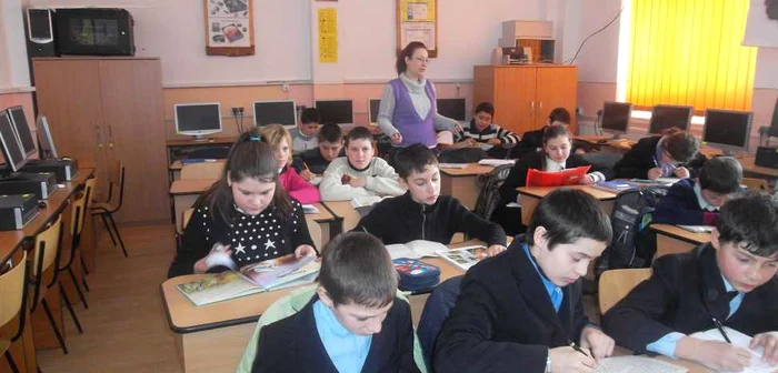 Cătălina Nedelcu a fost una dintre puţinele profesoare care şi-a ţinut ieri orele. Foto: Bogdan Nistor