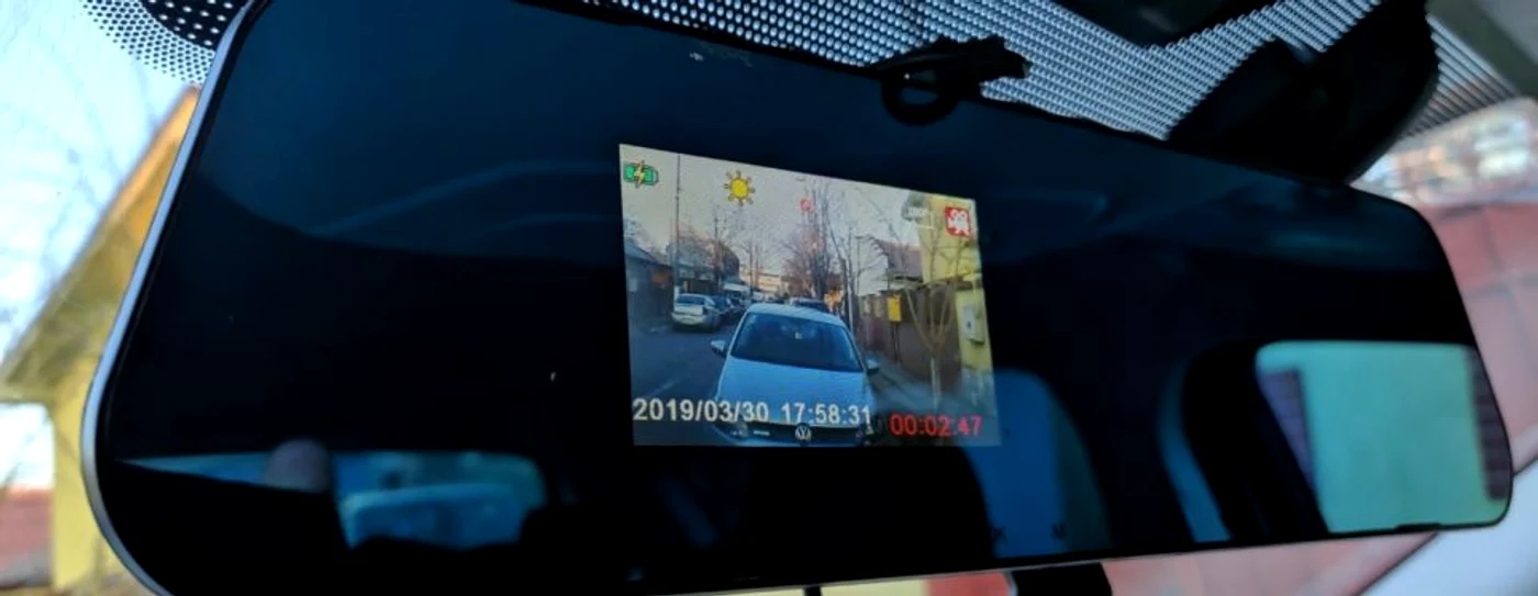Cameră video instalată la bordul maşinii FOTO Călin Gavrilaş