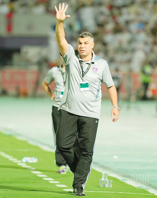 
    Cosmin Olăroiu a reuşit,  cu trei etape înainte  de finalul competiţiei  din Emirate, să aducă  laurii celor de la Al-Ahli  