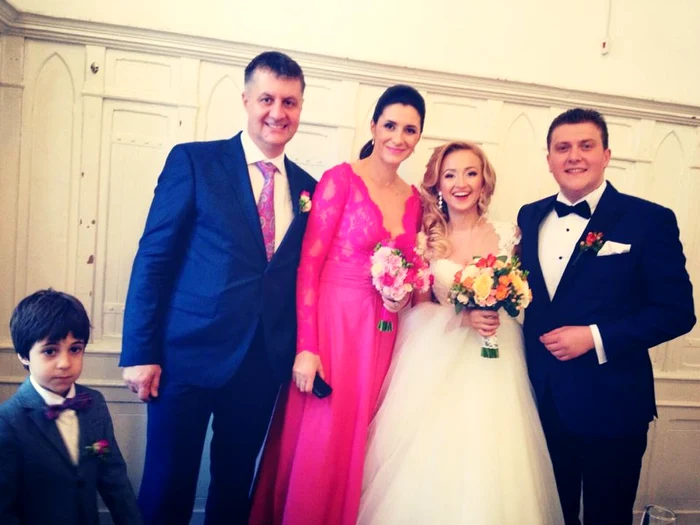 Poza de nuntă completă, cu fiul vedetei în prim-plan