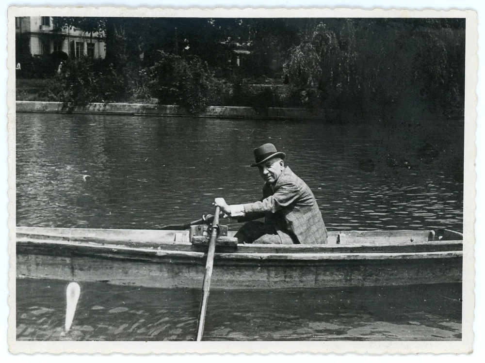 Constantin Tănase, un antreprenor cultural de succes. De ce i-au interzis cupletele politicienii: „Pleacă-ai voștri, vin ai noștri! E sloganul cunoscut; Iarăși am votat ca proștii, Și cu asta ce-am făcut?“