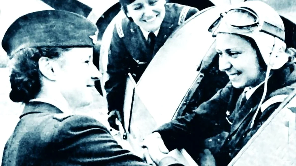 Aviatoarele României Din înaltul cerului în beciurile Securităţii jpeg
