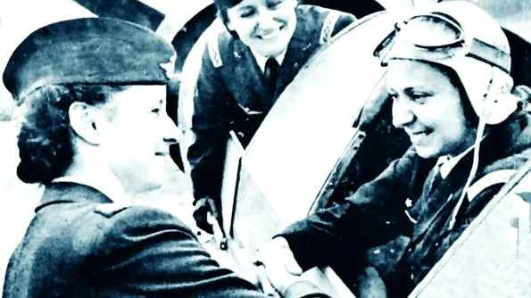 Aviatoarele României Din înaltul cerului în beciurile Securităţii jpeg