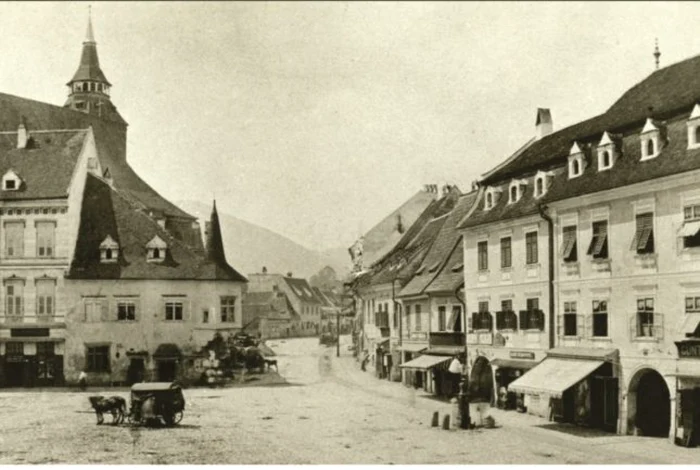 Piaţa Sfatului de acum aproape un secol. FOTOOraşul Memorabil.