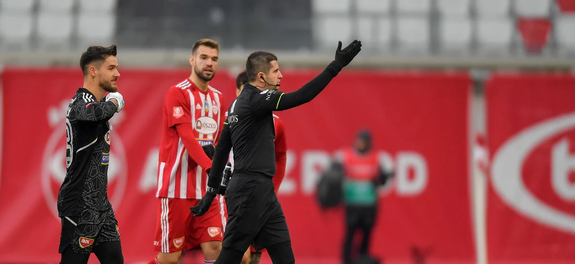 Arbitrul Chivulete a luat decizia greșită la Sepsi - Craiova. Foto Inquam