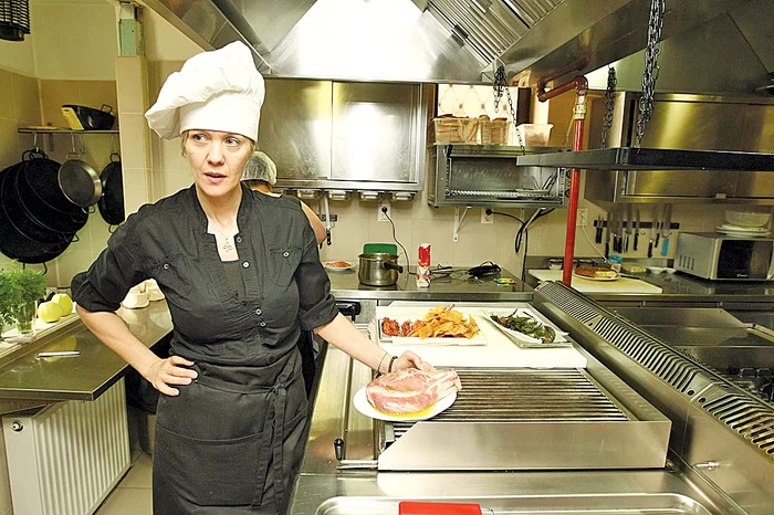 Angelica a pregătit tibon de viţel pentru fotbalistul Cristi Tănase. Un kg costă 270 lei