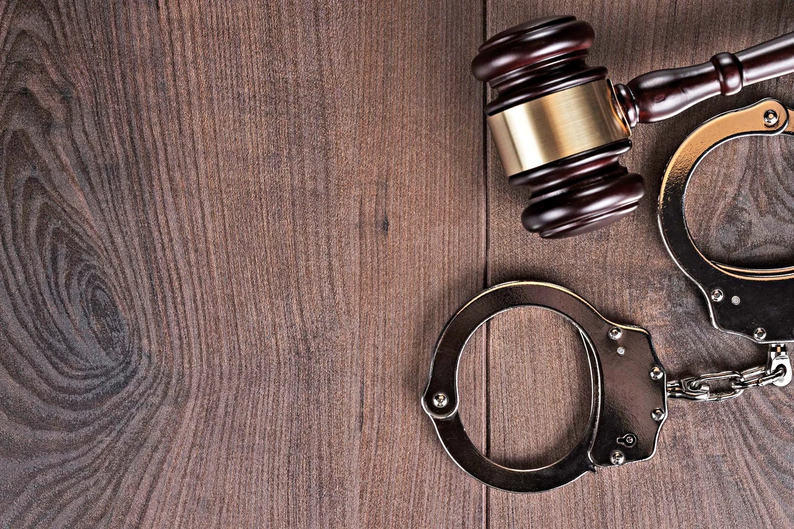 
    Acuzaţi de fapte de corupţie, mulţi dintre demnitarii penali speră să scape mai ieftin dacă-şi "toarnă" colegii de infracţiuniFoto: 123rf  