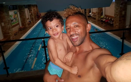 Fiul lui Kamara are paralizie cerebală Cu toate astea, memoria lui e brici la muzică jpeg