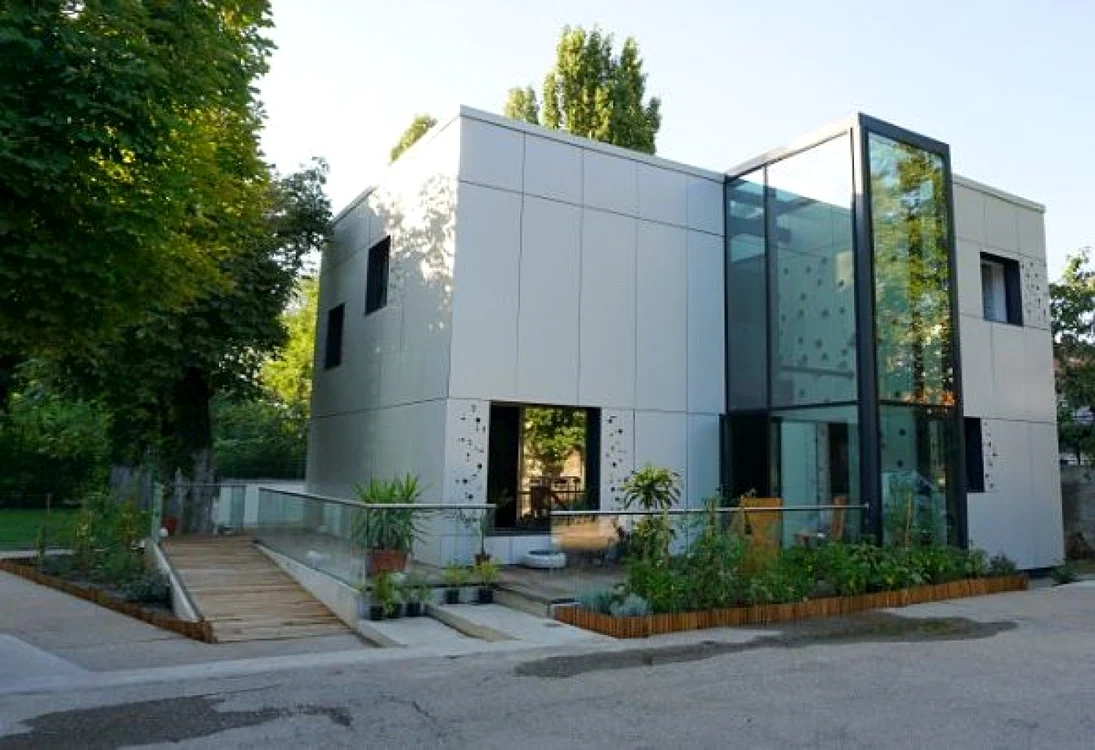 Casa solară inteligent se află în incinta de Inginerie a Instalaţiilor            FOTO Claudiu Butacu