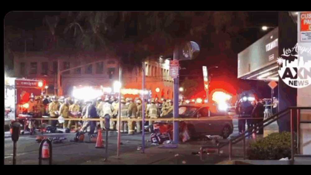 Şoferul care a intrat cu mașina într-o mulțime din Los Angeles, rănind 30 de oameni, a acţionat cu intenţie. O „tragedie sfâşietoare" 