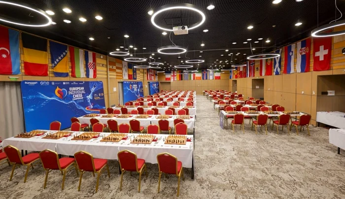 Se va juca la foarte multe mese la acest Campionat European de Șah Individual