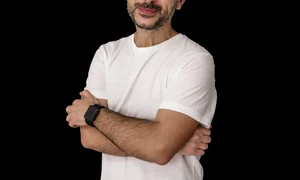 „Aș prefera ca, în timpul unei ședințe, eu, ca fotograf, să fiu foarte invizibil, iar ca om, să fiu foarte vizibil“ – interviu cu Alex GÂLMEANU jpeg