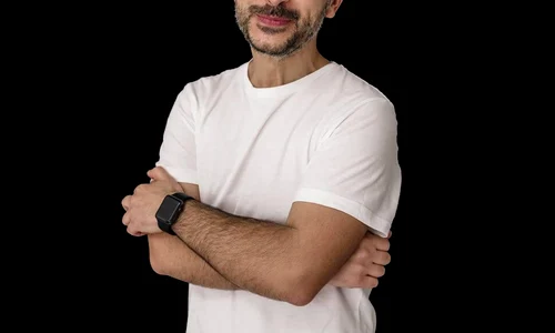 „Aș prefera ca, în timpul unei ședințe, eu, ca fotograf, să fiu foarte invizibil, iar ca om, să fiu foarte vizibil“  – interviu cu Alex GÂLMEANU jpeg