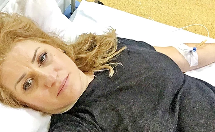 Valentina s-a pozat pe patul de spital