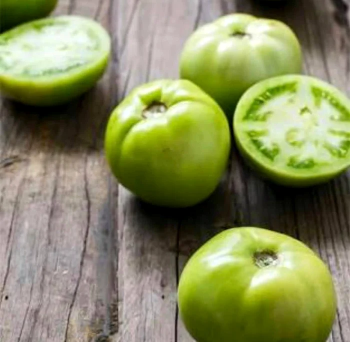 Un amestec din usturoi, ulei și oțet va face murăturile mult mai gustoase