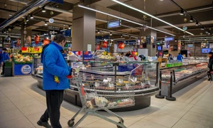 Cumpărături într-un supermarket din București FOTO Shutterstock 