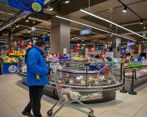 Cumpărături într-un supermarket din București FOTO Shutterstock