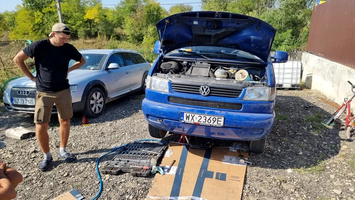 Dubița a fost reparată în curtea buzoianului. FOTO Socrate Tudor