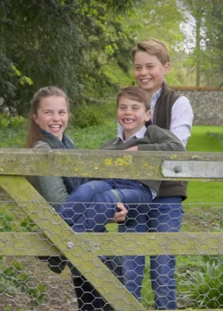 Prințul George, Prințesa Charlotte și Prințul Louis 