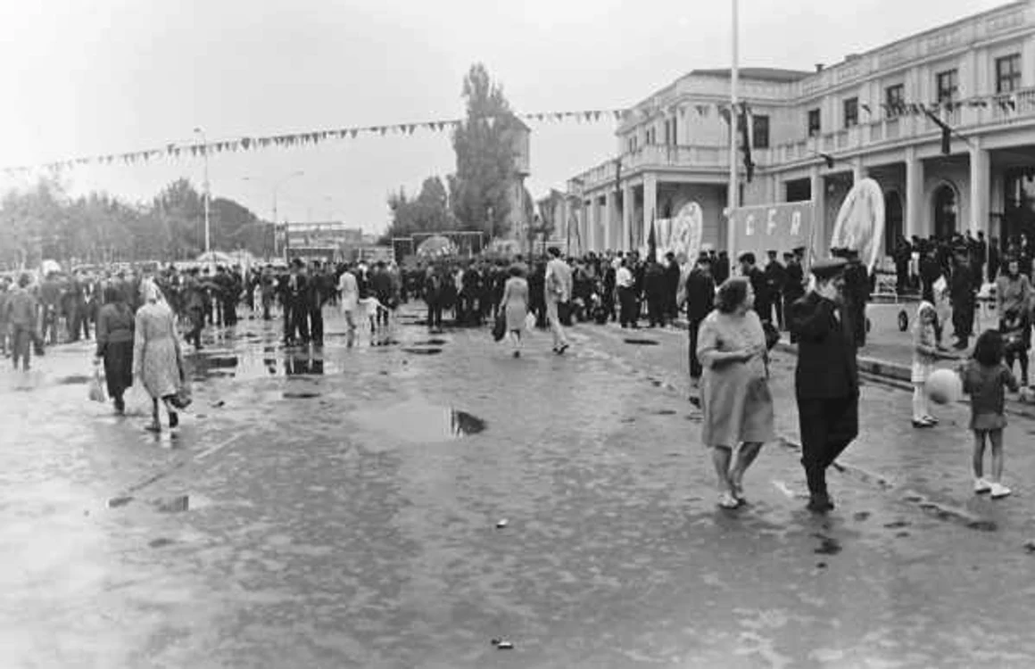 23 august defilare foto societatea culturala atom ploiesti
