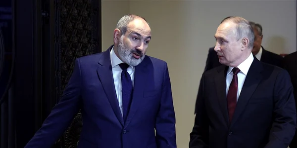 Pasinian discutand cu Putin FOTO EPA EFE jpg