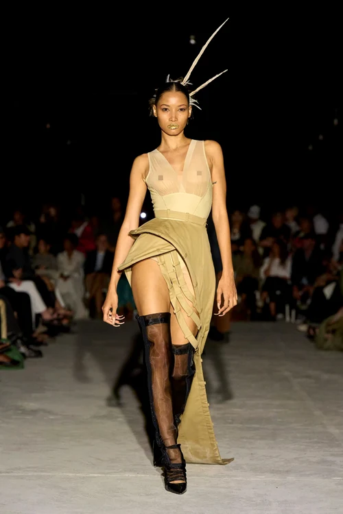 Modelele lui nu au purtat sutien pe podium (Foto: Profimedia)