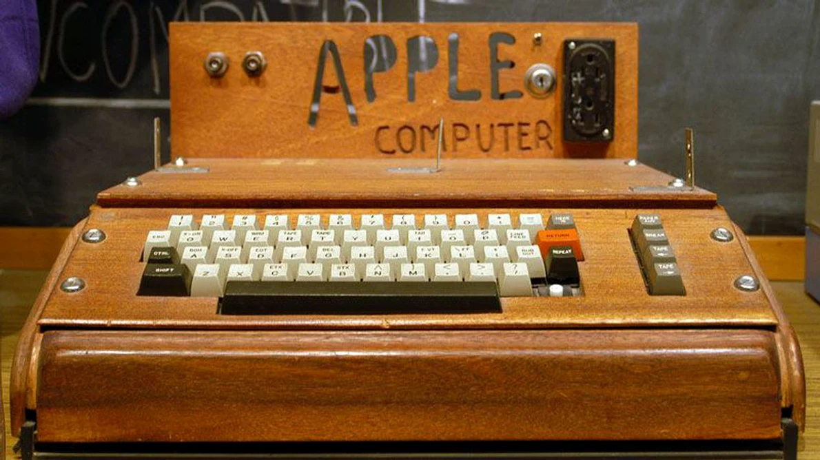 Apple Inc – de la calculatoare la iPhone, sub aceeași deviză „Gândește diferit” jpeg