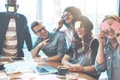 Tineri - nume - angajati- oameni- grup prieteni FOTO Shutterstock 