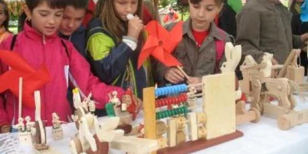 Sibiu: Copiii au luat cu asalt târgul de jucării