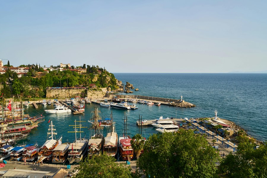 Rețele de escroci români au invadat Turcia. Cursa în care riscă să pice turiștii care aleg o populară destinație de vacanță