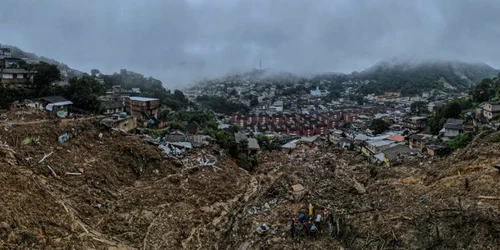 alunecari teren petropolis foto epa efe