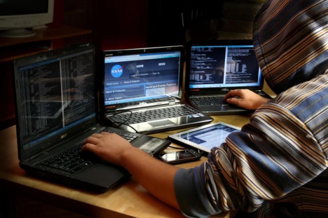 
    Hacking  
