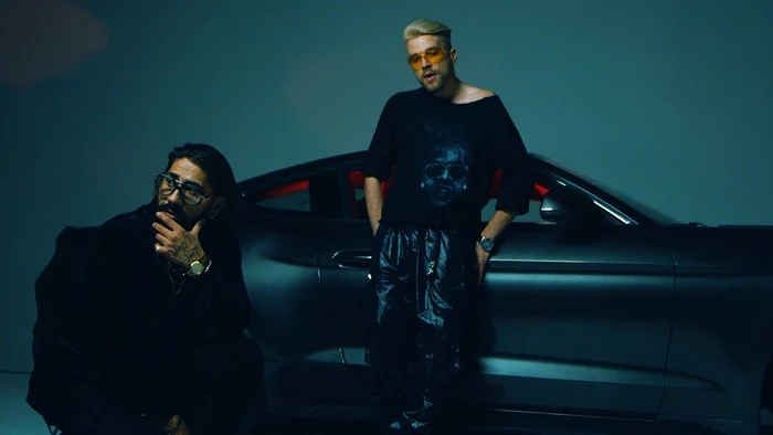 ConnectR Shift Piele alba, piele neagra jpeg