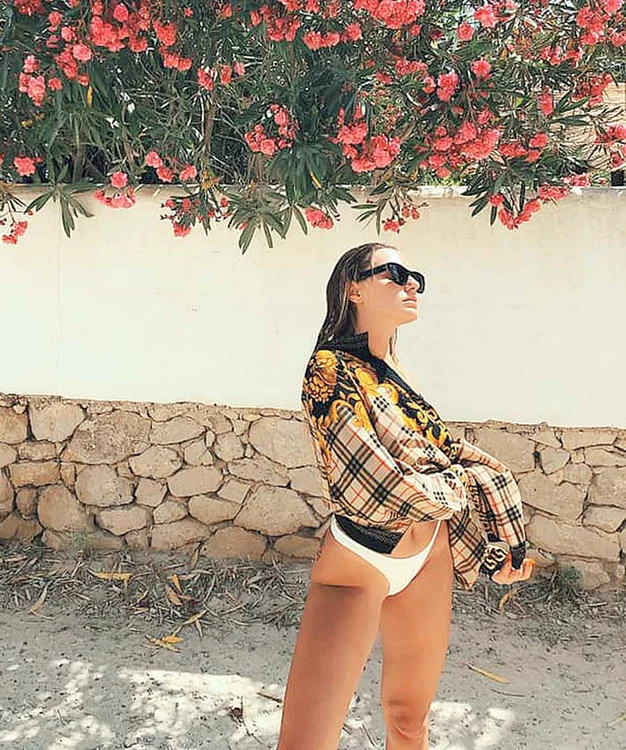 Alexandra Stan face furori în Ibiza