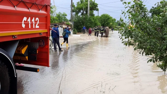 Avertizarea hidrologică vizează, în principal, fenomenele de scurgeri importante pe versanţi, torenţi, pâraie, viituri rapide pe râurile mici cu posibile efecte de inundaţii locale Foto: Arhivă