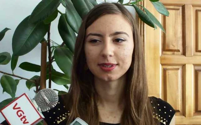 Ramona Gabriela Comănescu de la liceul "Ion Minulescu" Slatina (FOTO: Mugurel Manea)