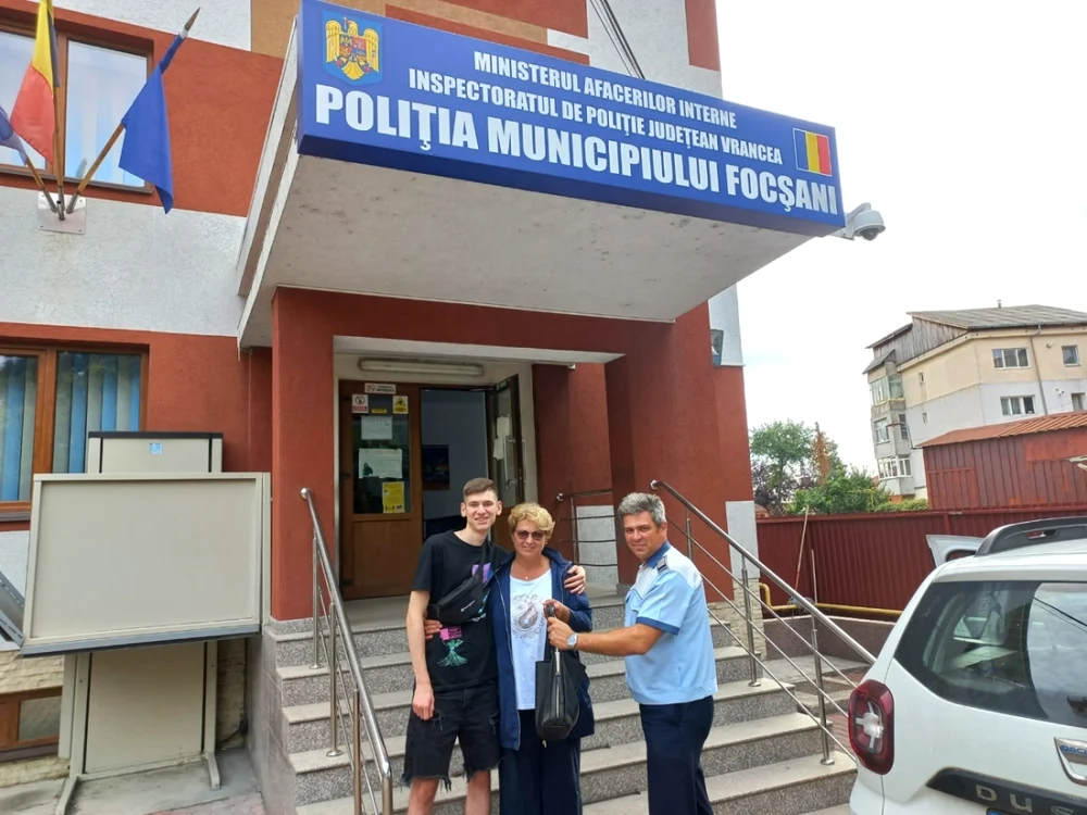 Proprietarul şi-a recuperat poşeta cu bani